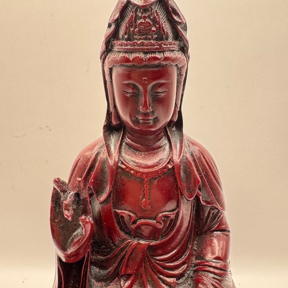 Kwan Yin Buddha figurine in red resin. Kuan Yin Guang Ying sitting buddha. - Picture 6 of 11